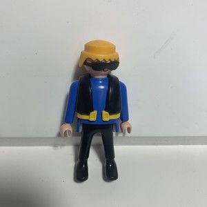 1997 PLAYMOBIL vintage POLICEMAN FIGURE GEOBRA